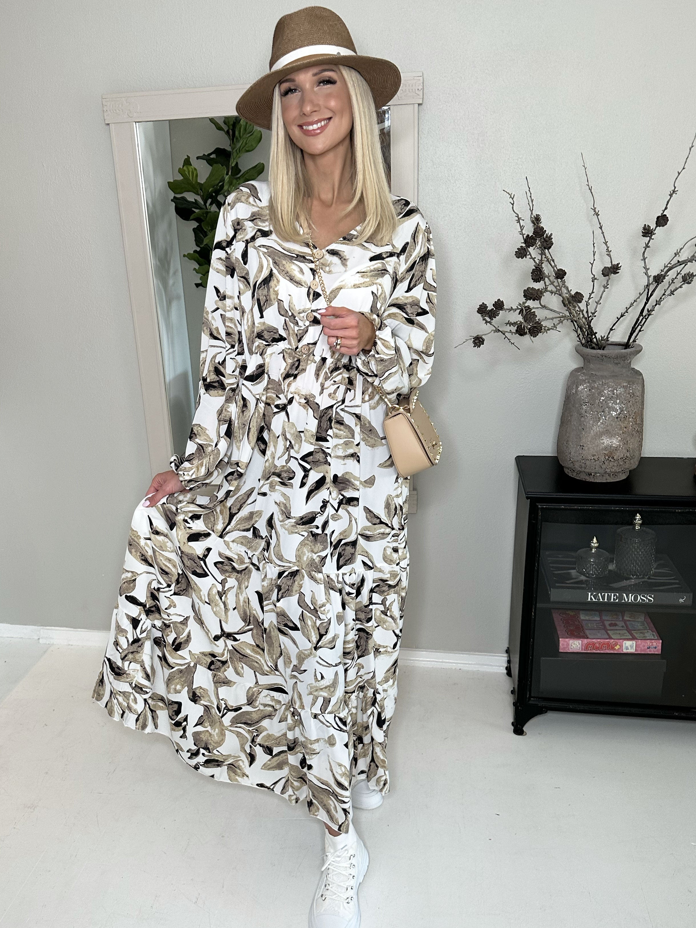 Bibiana - Lång klänning med bladmönster och träknappar